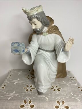 Vintage Lladró  NAO King Melchior With Chest Porcelain Figurine Nativity Spain
